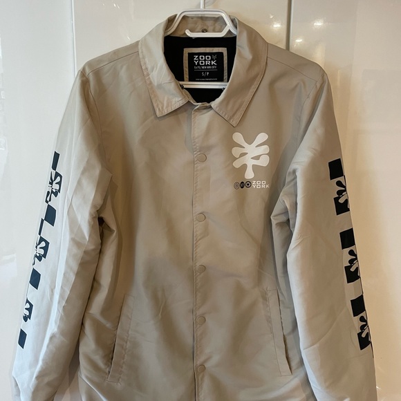 Zoo York windbreaker with detachable hood. - Picture 6 of 9